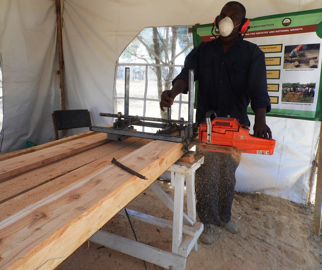 GaugedtimberpowersawmachineKEFRIDavidMuneneNyeriShowLaban.JPG